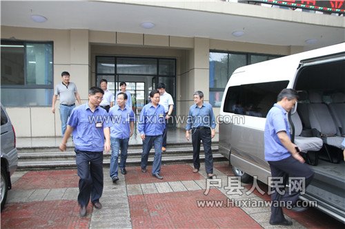 惠安集团领导对惠安中学进行教师节慰问 - 教育