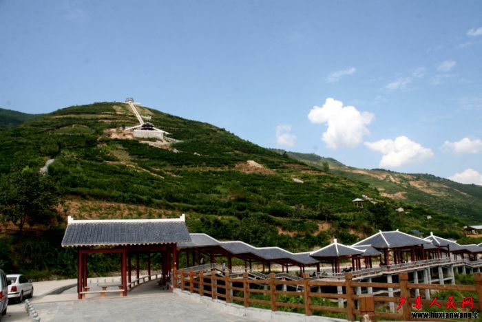 Ƭ 985-1.jpg