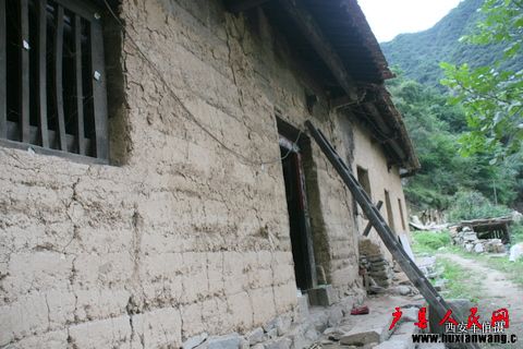 Ƭ 042-1.jpg